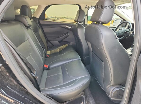 1FADP3N2XHL287887 2017 FORD FOCUS Black Widok tylnych siedzeń