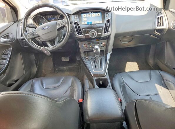 1FADP3N2XHL330270 2017 FORD FOCUS Blue Dashboard view