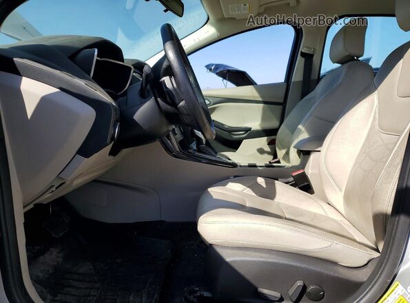 1FADP3R45GL380018 2016 FORD FOCUS Silver Սալոնի դիմացի տեսք