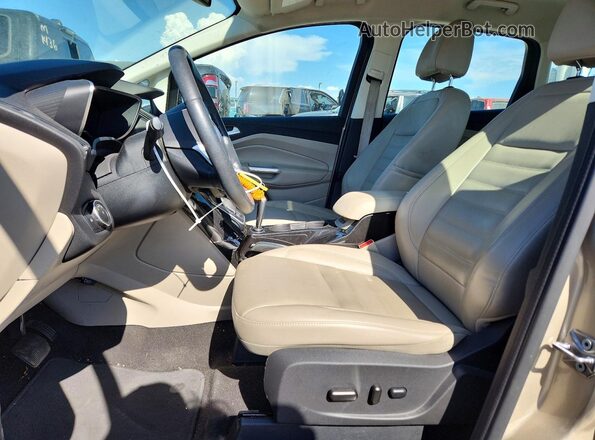 1FADP5DU4HL108192 2017 FORD C-MAX Gold Widok wnętrza z przodu