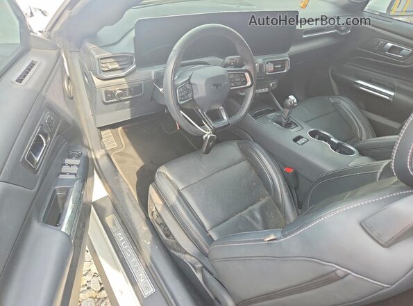 1FAGP8UH0R5137518 2024 FORD MUSTANG White Vista del salpicadero
