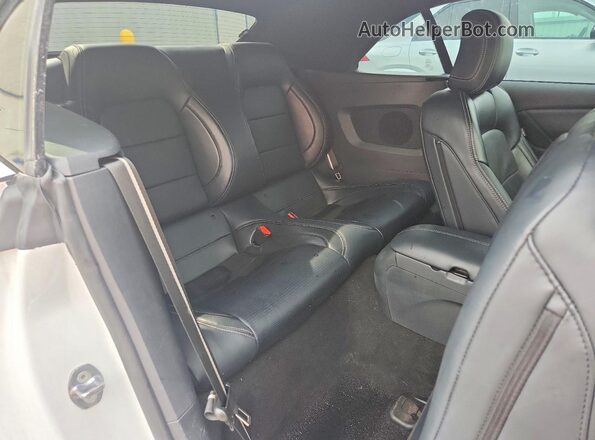 1FAGP8UH0R5137518 2024 FORD MUSTANG White Vista de los asientos traseros