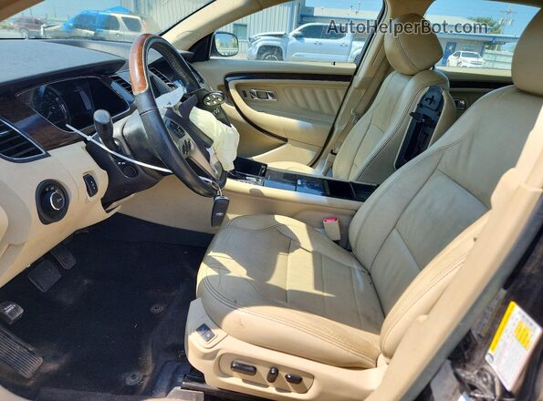 1FAHP2F80JG130009 2018 FORD TAURUS Черный Вид салона спереди