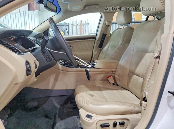 1FAHP2F95GG148734 2016 FORD TAURUS Белый Вид салона спереди