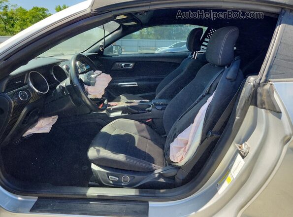 1FATP8EM2G5243170 2016 FORD MUSTANG Серебряный Вид салона спереди