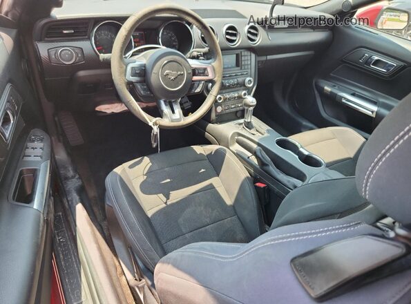 1FATP8EM4H5305587 2017 FORD MUSTANG Red Widok deski rozdzielczej