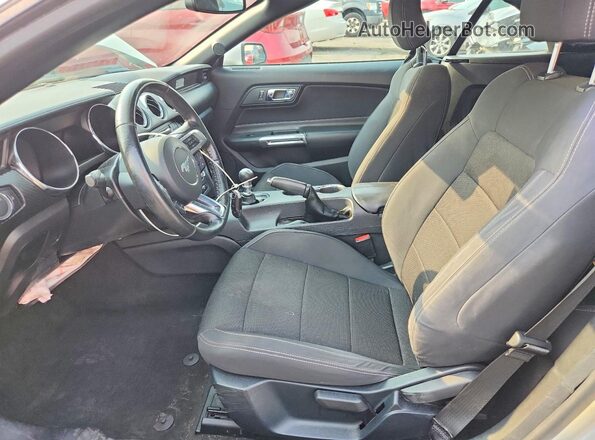 1FATP8EM5G5301174 2016 FORD MUSTANG Серебряный Вид салона спереди