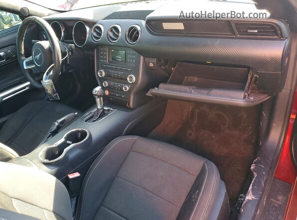 1FATP8EM6H5338834 2017 FORD MUSTANG Red Widok deski rozdzielczej