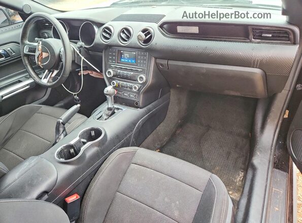 1FATP8EM8H5270438 2017 FORD MUSTANG Черный Вид панели приборов