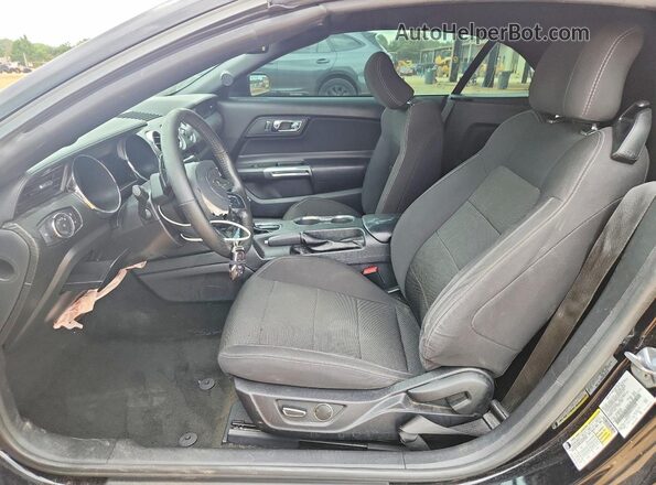 1FATP8EM8H5270438 2017 FORD MUSTANG Черный Вид салона спереди
