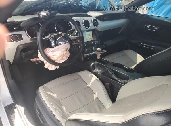 1FATP8FF0H5287332 2017 FORD MUSTANG White Вид панелі приладів