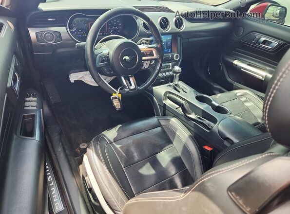 1FATP8FF2J5121710 2018 FORD MUSTANG Red Widok deski rozdzielczej