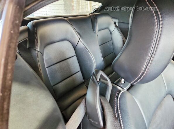 1FATP8UH0G5231930 2016 FORD MUSTANG Burgundy Rear seats view