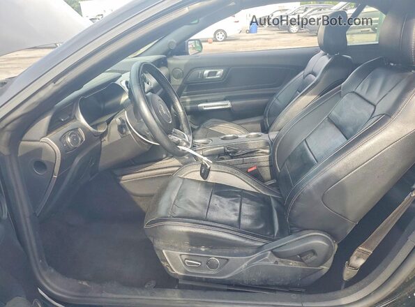 1FATP8UH0J5167671 2018 FORD MUSTANG Black Вид салону спереду