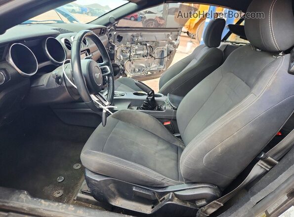 1FATP8UH0J5185152 2018 FORD MUSTANG Gray Front interior view