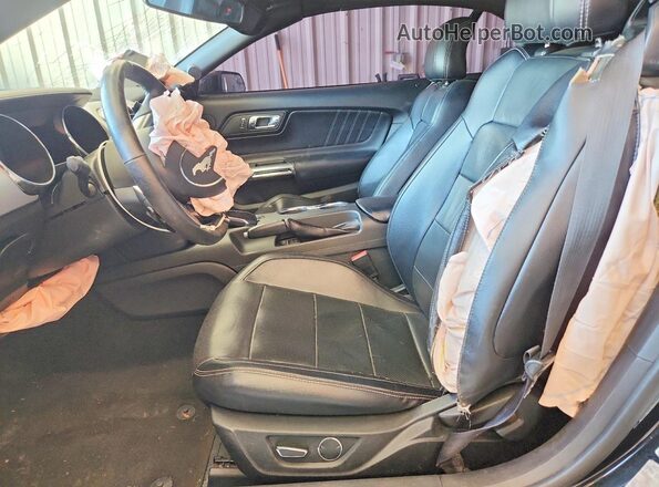 1FATP8UH1G5243164 2016 FORD MUSTANG Черный Вид салона спереди