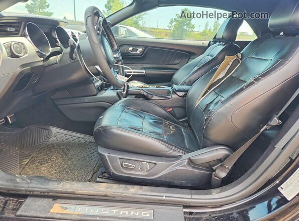 1FATP8UH1H5287635 2017 FORD MUSTANG Black წინა სალონის ხედი