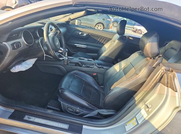 1FATP8UH1L5106252 2020 FORD MUSTANG Silver Front interior view