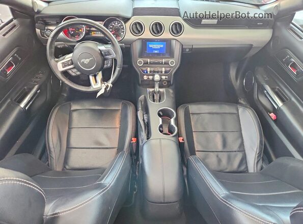 1FATP8UH1M5105748 2021 FORD MUSTANG Red Widok deski rozdzielczej