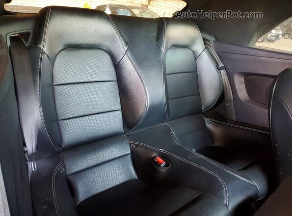 1FATP8UH1N5100423 2022 FORD MUSTANG Red Vista de los asientos traseros