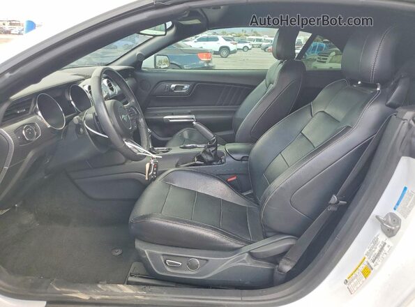 1FATP8UH3G5295184 2016 FORD MUSTANG White Front interior view