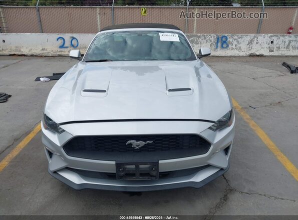 1FATP8UH3J5155241 2018 FORD MUSTANG Серебряный Вид задней части салона