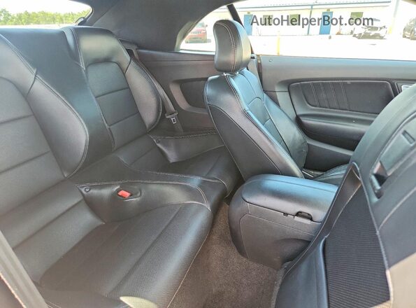 1FATP8UH3J5166045 2018 FORD MUSTANG White Rear seats view