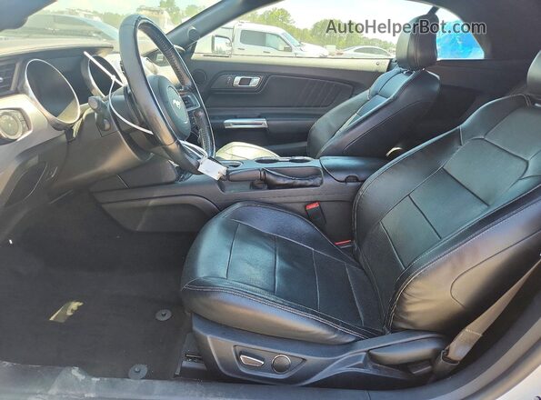 1FATP8UH3J5166045 2018 FORD MUSTANG White Front interior view