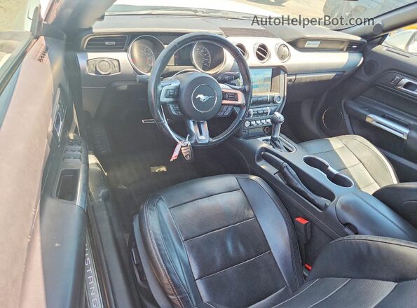 1FATP8UH3J5166045 2018 FORD MUSTANG White Dashboard view