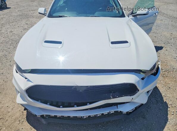 1FATP8UH3J5166045 2018 FORD MUSTANG White Rear interior view