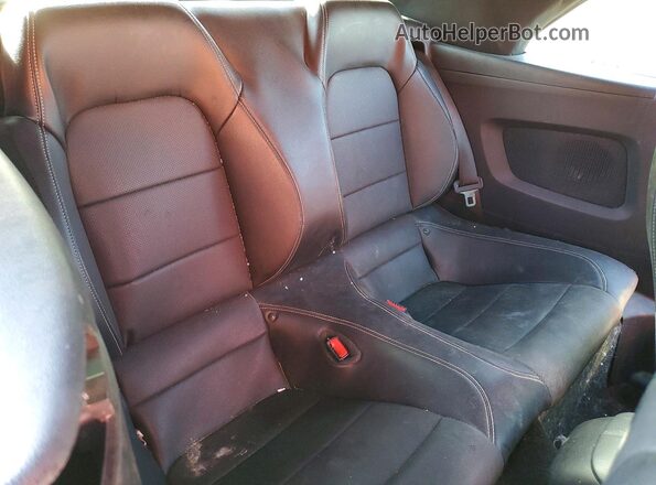 1FATP8UH5H5267310 2017 FORD MUSTANG Red Widok tylnych siedzeń