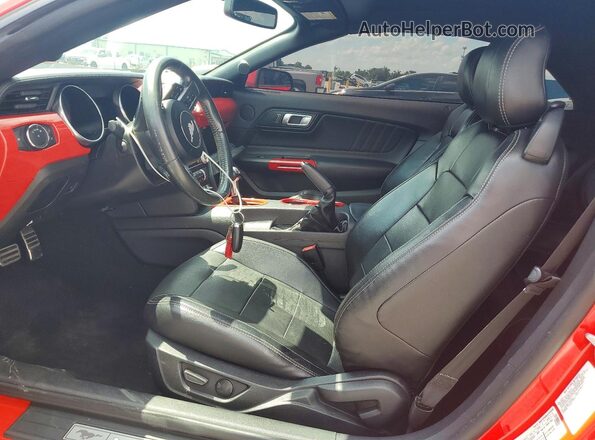 1FATP8UH5L5137696 2020 FORD MUSTANG Red Widok wnętrza z przodu