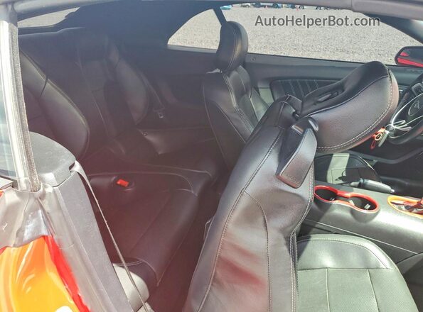 1FATP8UH5L5137696 2020 FORD MUSTANG Red Widok tylnych siedzeń