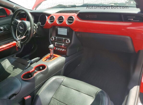 1FATP8UH5L5137696 2020 FORD MUSTANG Red Widok deski rozdzielczej