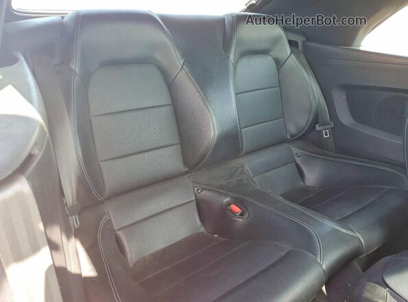 1FATP8UH5M5116591 2021 FORD MUSTANG Red Rear seats view