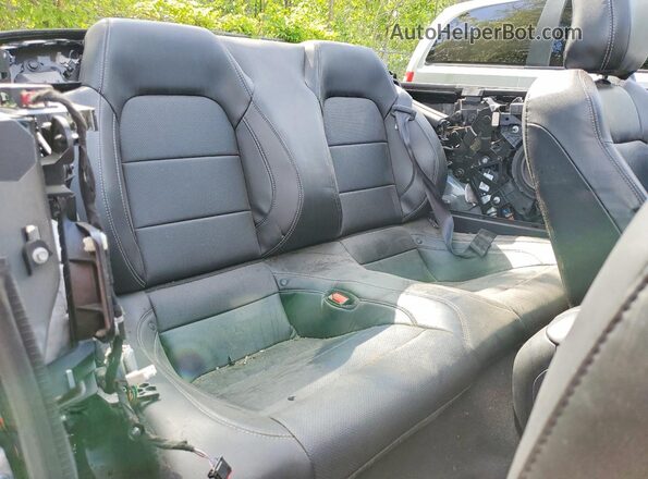 1FATP8UH5N5114146 2022 FORD MUSTANG Black Rear seats view