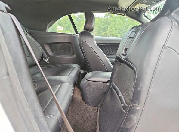 1FATP8UH7G5309698 2016 FORD MUSTANG White Widok tylnych siedzeń