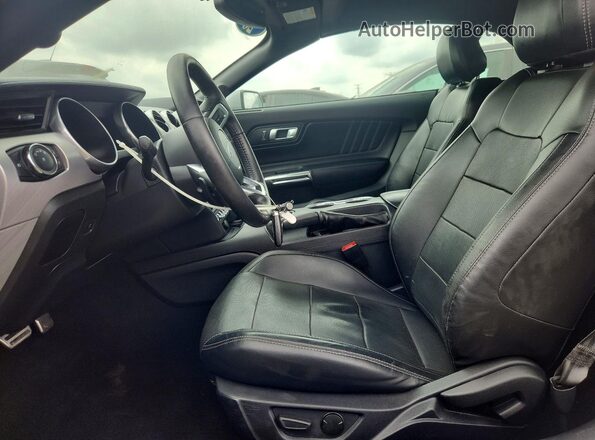 1FATP8UH7L5113562 2020 FORD MUSTANG Silver Вид салону спереду