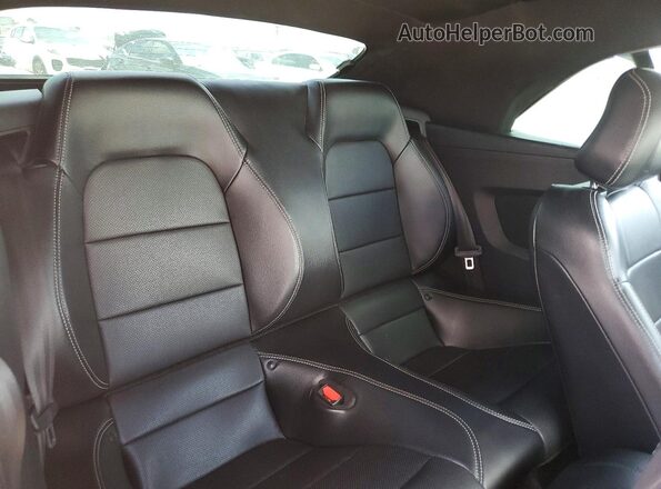 1FATP8UH7N5105397 2022 FORD MUSTANG Черный Вид задних сидений