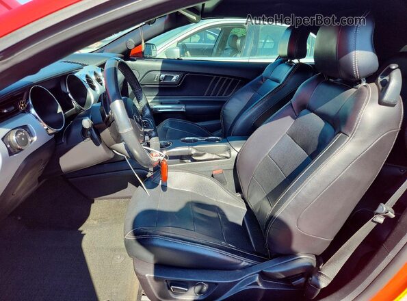 1FATP8UH8H5278575 2017 FORD MUSTANG Red Vista interior delantera