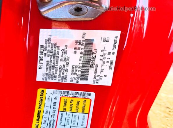 1FATP8UH8H5278575 2017 FORD MUSTANG Red Vista del compartimento del motor
