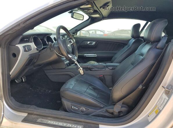 1FATP8UH8H5307444 2017 FORD MUSTANG Silver Front interior view