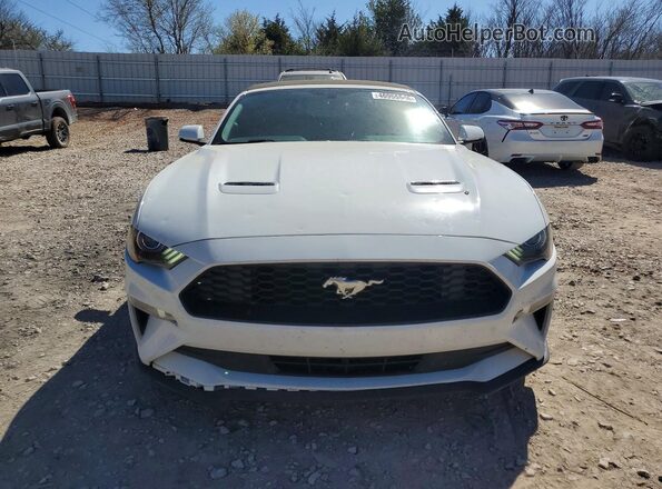 1FATP8UH8J5133395 2018 FORD MUSTANG White Դիմացի տեսք