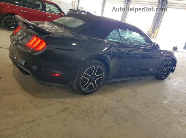 1FATP8UH8J5133400 2018 FORD MUSTANG Черный Передняя правая четверть