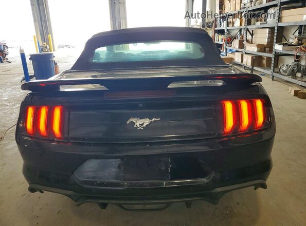 1FATP8UH8J5133400 2018 FORD MUSTANG Черный Вид салона спереди