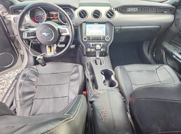 1FATP8UH9K5148599 2019 FORD MUSTANG Silver Vista del salpicadero