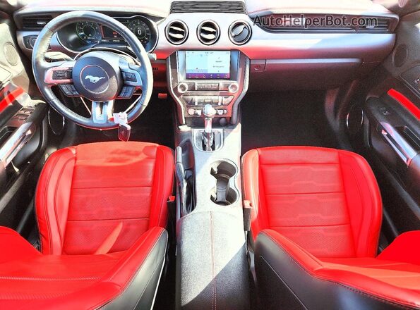 1FATP8UH9M5129649 2021 FORD MUSTANG Red Widok deski rozdzielczej
