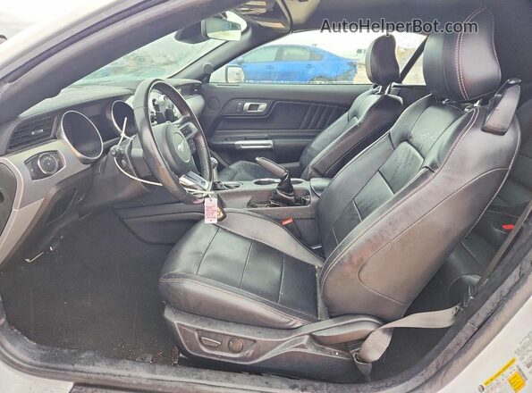 1FATP8UH9N5102033 2022 FORD MUSTANG White Widok wnętrza z przodu