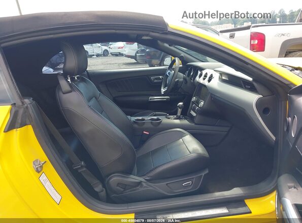 1FATP8UHXH5278982 2017 FORD MUSTANG Yellow Vista interior delantera
