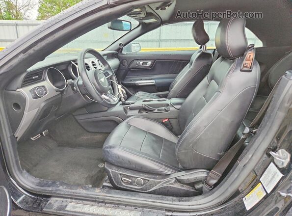 1FATP8UHXJ5111236 2018 FORD MUSTANG Black წინა სალონის ხედი